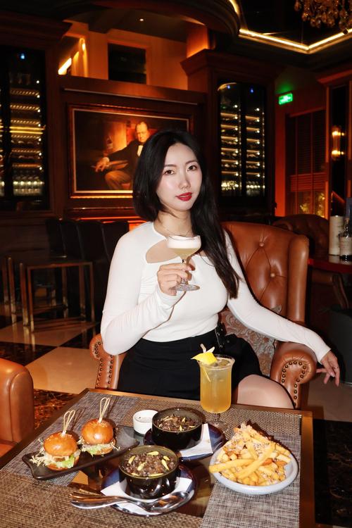 上海游廊酒吧雪茄吧直聘模特-专业培训无押金入职