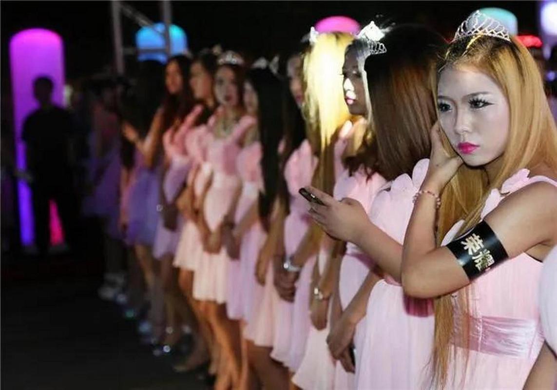 重庆高端夜场招聘模特女孩实现优质生活梦想