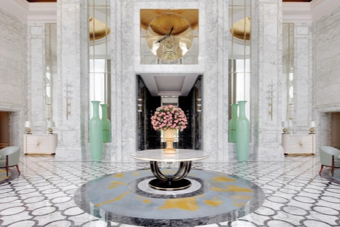 合肥KTV招聘指南：如何应对不同类型的客人