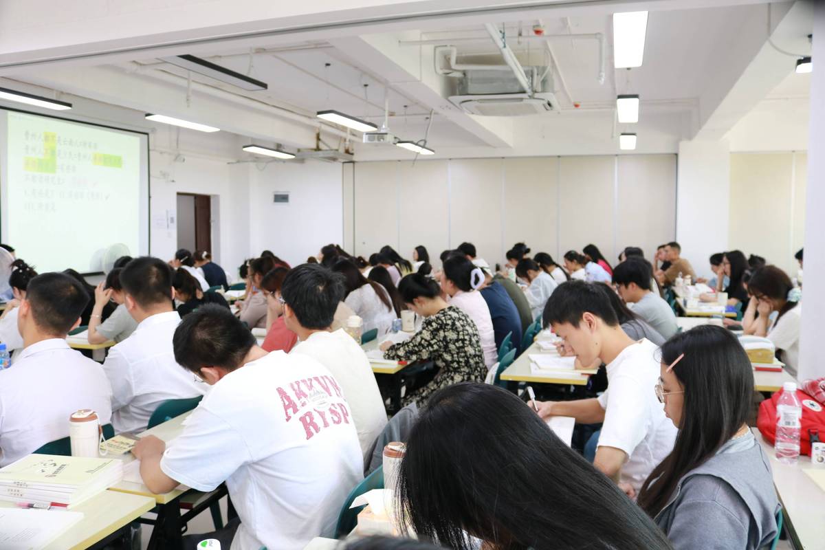 夜场女性职业发展策略与面试技巧
