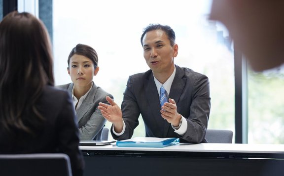 夜场面试中的雇主禁忌与职业态度