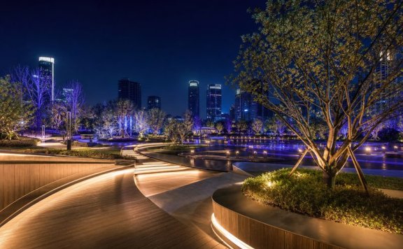 仁怀夜场三年，从端盘子到领班，这座城市让我扎了根