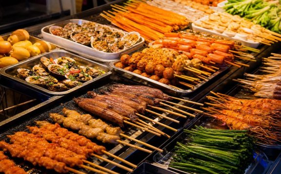 上海夜场姐妹的深夜食堂，椰子鸡和烧烤是标配